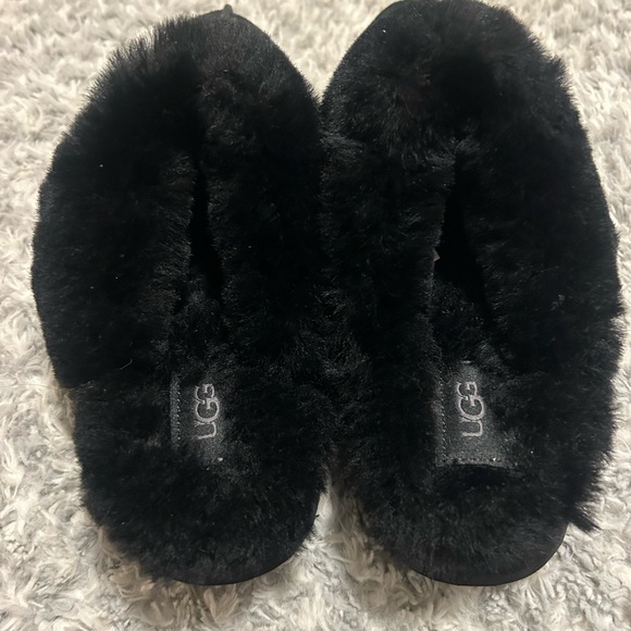 UGG Black Women's Slippers - Picture 6 of 9